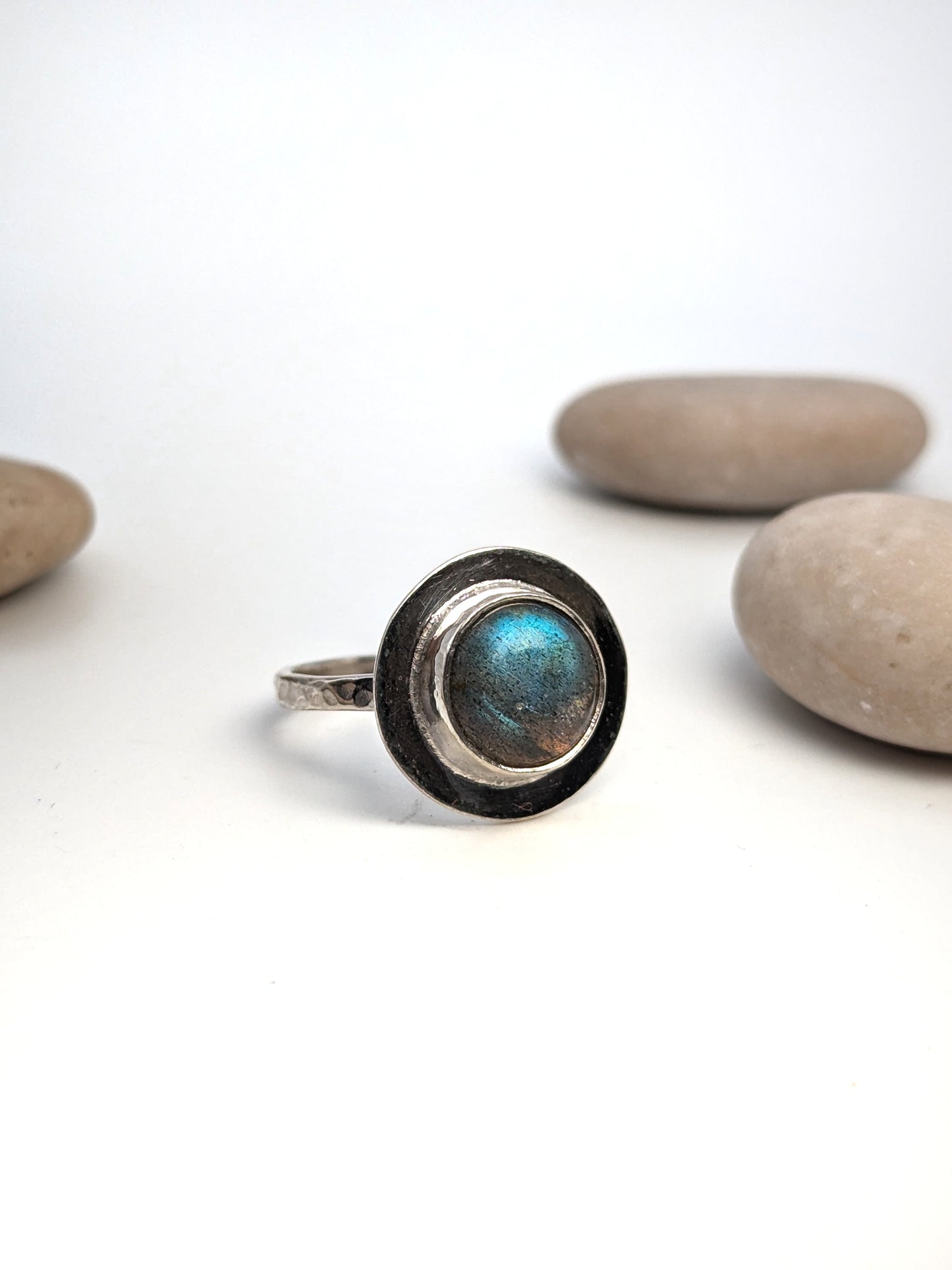 Anillo de Labradorita Azul