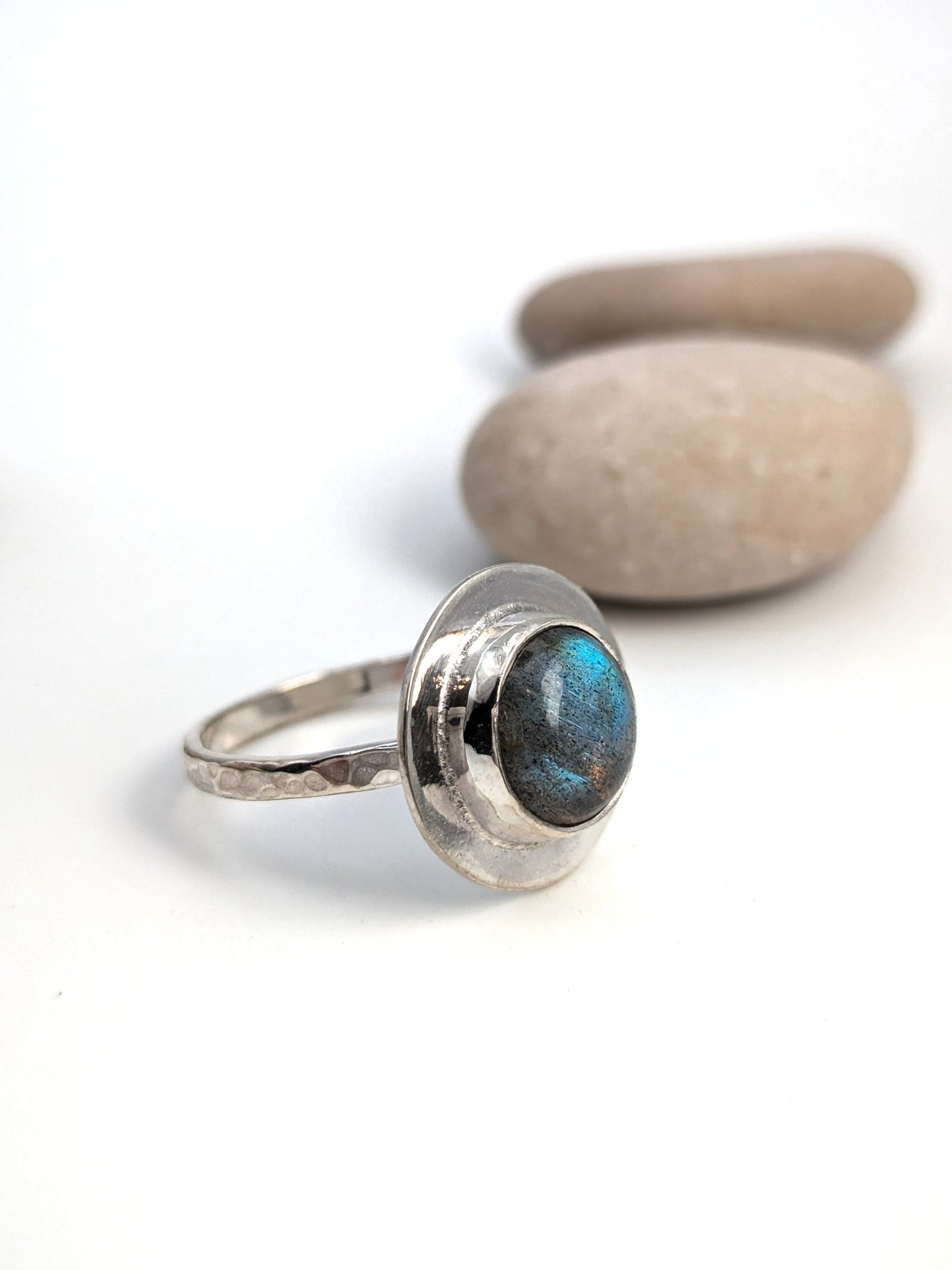 Anillo de Labradorita Azul Talla 14